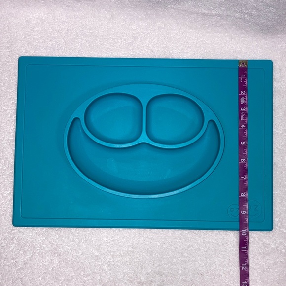 ezpz Happy Mat - 24 Months+ (Blue) - 100% Silicone Suction divided Plate mat - Picture 3 of 5